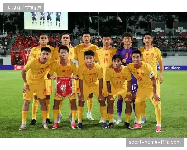 武磊替补登场达成国足百场里程碑，中国队热身赛力克新加坡